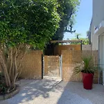 Rez De Villa Avec Jardinet Proche De La Plage